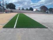 Primeiro tapete de grama do Estádio Municipal de S