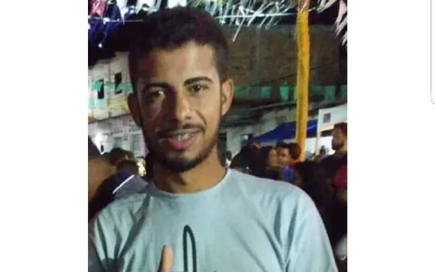 Sepultamento do jovem Felipe Silva, vítima de acid