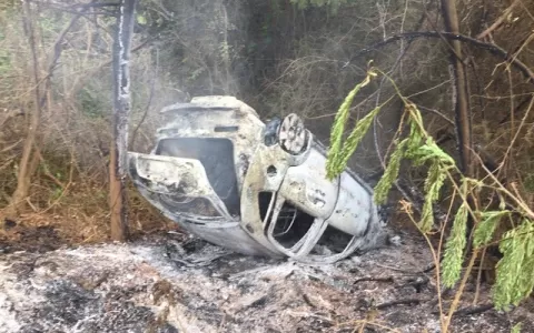 Carro encontrado incendiado na Entrada de Itaitu e