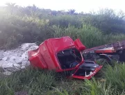 Caminhão de Serrolândia sofre grave acidente na BR