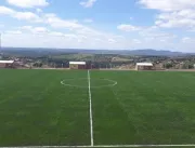 Estádio Municipal de Mairi recebe grama sintética