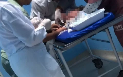 Criança de 1 ano é hospitalizada após ingerir coca