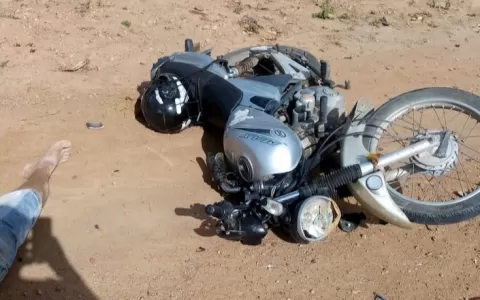 Homem sofre acidente de moto na BA-417 em Serrolân