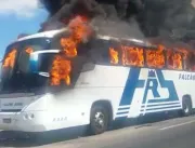 Ônibus da Falcão Real pega fogo no município de Ju