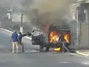 Veículo pega fogo no Junco de Jacobina