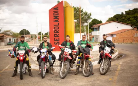Grupo de Motos denominados Lasca Mato vão de Serro