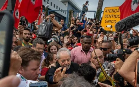 Lula deve retomar agenda partidária e dar corda a 