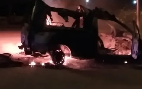 Ambulância em chamas próximo a UPA de Capim Grosso