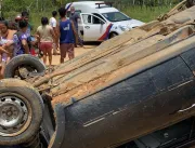 Veículo capota na zona rural de Serrolândia