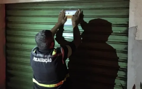 Quixabeira: Vigilância Sanitária notifica e interd