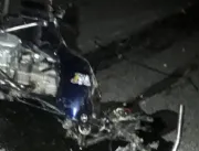 Motociclista morre após bater de frente com caminh