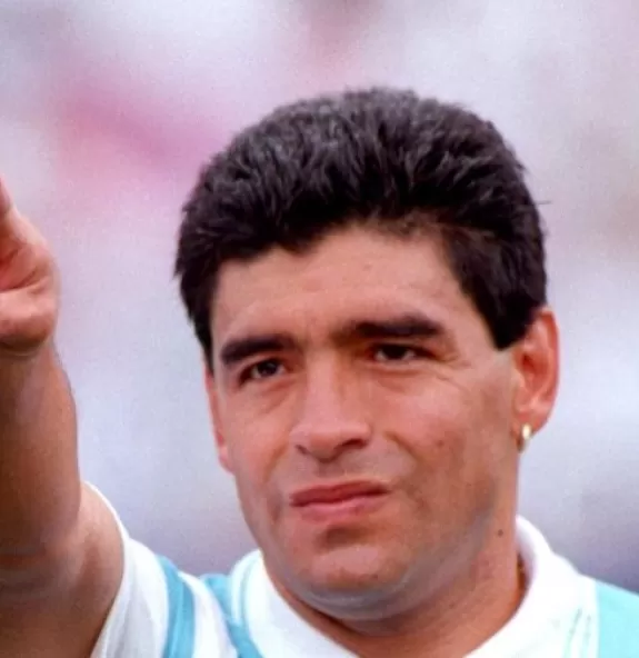 Morre Diego Maradona após parada cardiorrespiratór