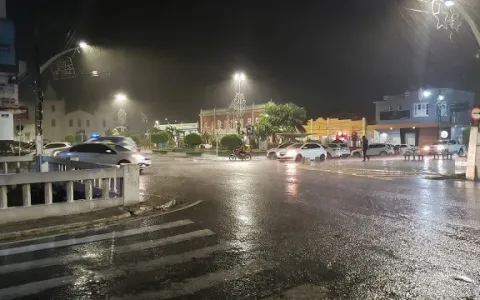 Chove forte na cidade de Jacobina