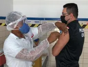 Bahia inicia vacinação das polícias contra o coron