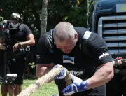 Gigante da Estónia levanta mais de 300kg em treino