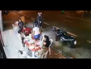 VÍDEOS: Bandidos levam duas motos durante arrastão