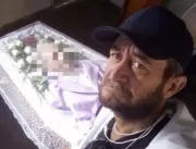 Filho faz selfie, publica o momento fúnebre sozinh