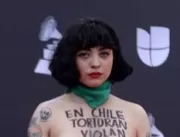 Em protesto no Grammy Latino, cantora desfila com 