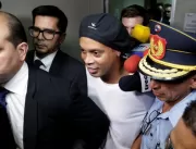 VÍDEO: Ronaldinho passa noite na cadeia após ser p