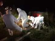 VÍDEO FORTE: Ambulância do Samu capota, cai em rib