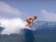 ASSISTA: Mulher surfa nua em filme encarando ondas