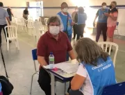 João Azevêdo recebe segunda dose de vacina contra 