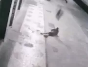Ladrão cai do segundo andar de prédio e é atingido
