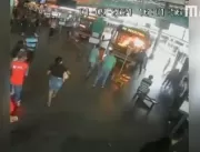 Vídeo: Após discussão, mulher ateia fogo em motori
