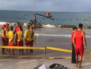 Helicóptero cai em praia e deixa pelo menos três p