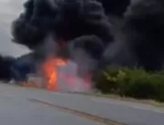 ACIDENTE GRAVE: Caminhões pegam fogo após colisão 