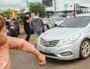 VÍDEO! Caravana de Lula é atacada com pedras e ovo