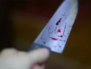 Idoso mata amigo com dez facadas enquanto bebia em
