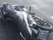 CENA FORTE: Mulher morre ao colidir moto com poste