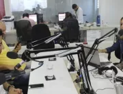 Em novo karaokê no rádio, vice-prefeito da capital