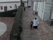 VÍDEO! Pedófilo é flagrado tentando atacar criança