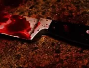 Adolescente é assassinado a golpes de faca; grupo 