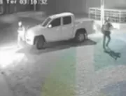 VÍDEO: Câmera de segurança flagra invasão de bandi