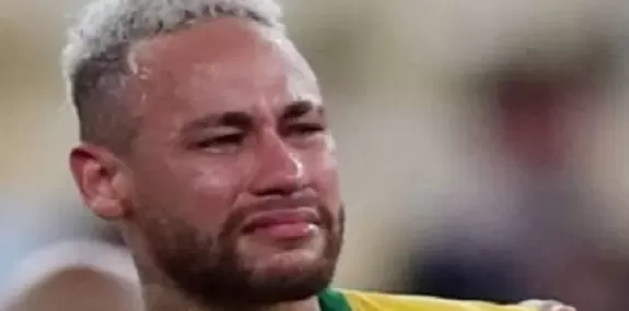 Após chorar em campo, Neymar é flagrado gargalhand