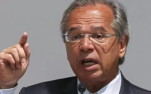 Ministro Paulo Guedes afirma que suspenderá concur