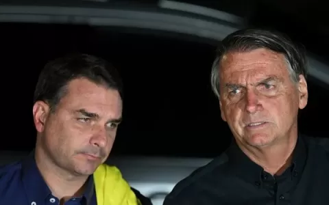 Flávio Bolsonaro descarta golpe militar: “Nunca fo