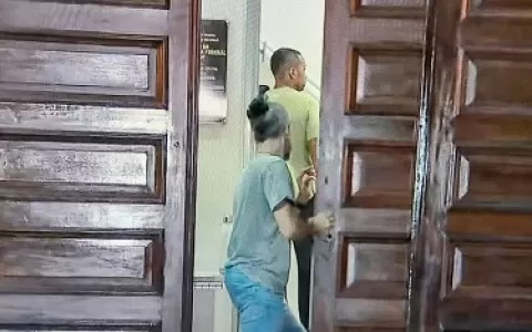 [VÍDEO] Robinho é preso pela PF em Santos para cum