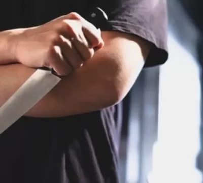 COVARDIA: Homem mata ‘amigo’ com facada no pescoço