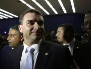 Flávio Bolsonaro foi funcionário-fantasma enquanto