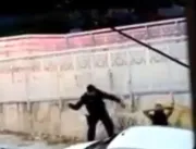 VÍDEO: Garota chicoteada por policiais exibe marca