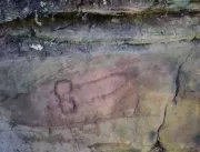 Arqueólogos acham pênis de 1.800 anos gravado em r