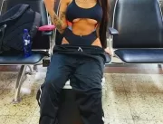 Mc Mirella posa sexy em aeroporto e leva a web à l