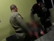 Vídeo: Policiais agridem homem, que diz ter sido f