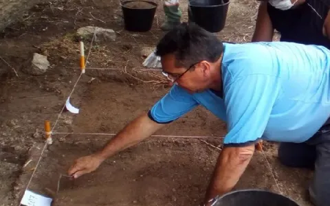 Arqueólogos escavam cemitério indígena no Agreste 