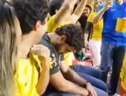 VÍDEO: Torcedor dorme na estreia do Brasil na Copa