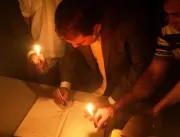 Prefeito toma posse a luz de velas na Câmara Munic